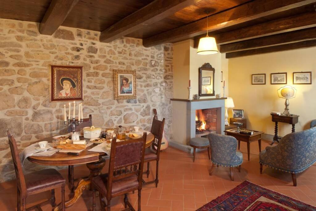 פופי Villa Liz Tuscany, Private Pool, Hot Tub, Property Fenced, Pets Allowed מראה חיצוני תמונה
