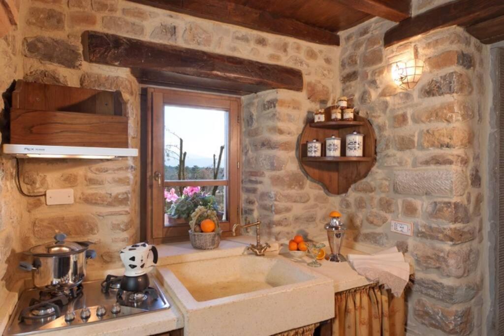 פופי Villa Liz Tuscany, Private Pool, Hot Tub, Property Fenced, Pets Allowed מראה חיצוני תמונה