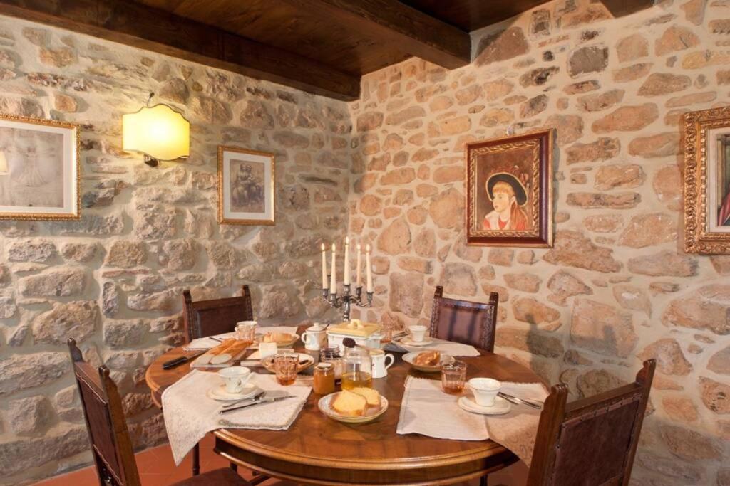 פופי Villa Liz Tuscany, Private Pool, Hot Tub, Property Fenced, Pets Allowed מראה חיצוני תמונה