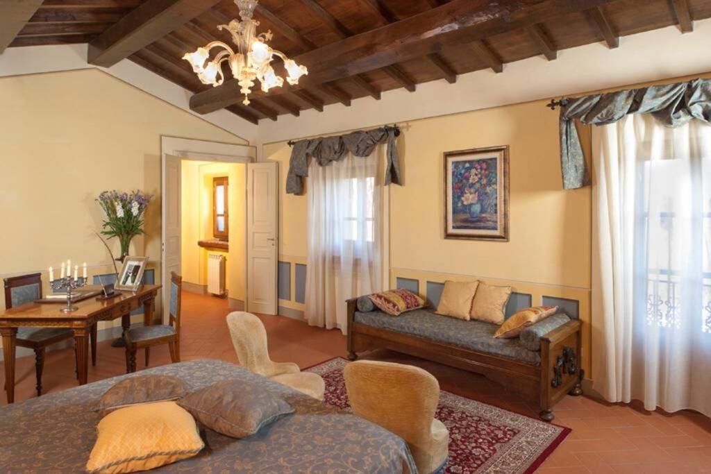 פופי Villa Liz Tuscany, Private Pool, Hot Tub, Property Fenced, Pets Allowed מראה חיצוני תמונה