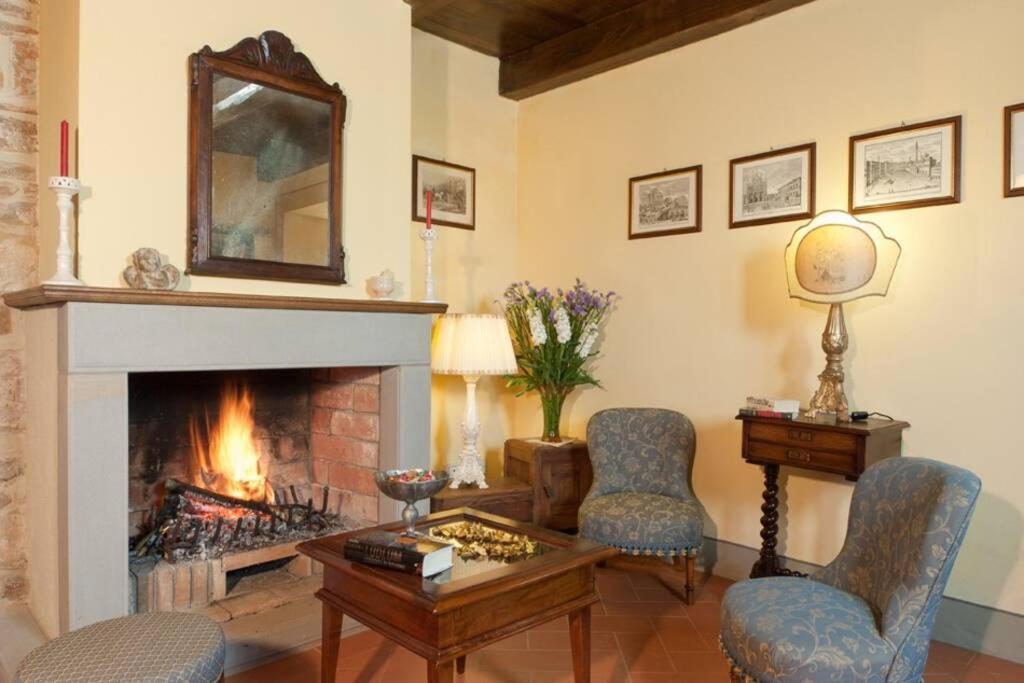 פופי Villa Liz Tuscany, Private Pool, Hot Tub, Property Fenced, Pets Allowed מראה חיצוני תמונה