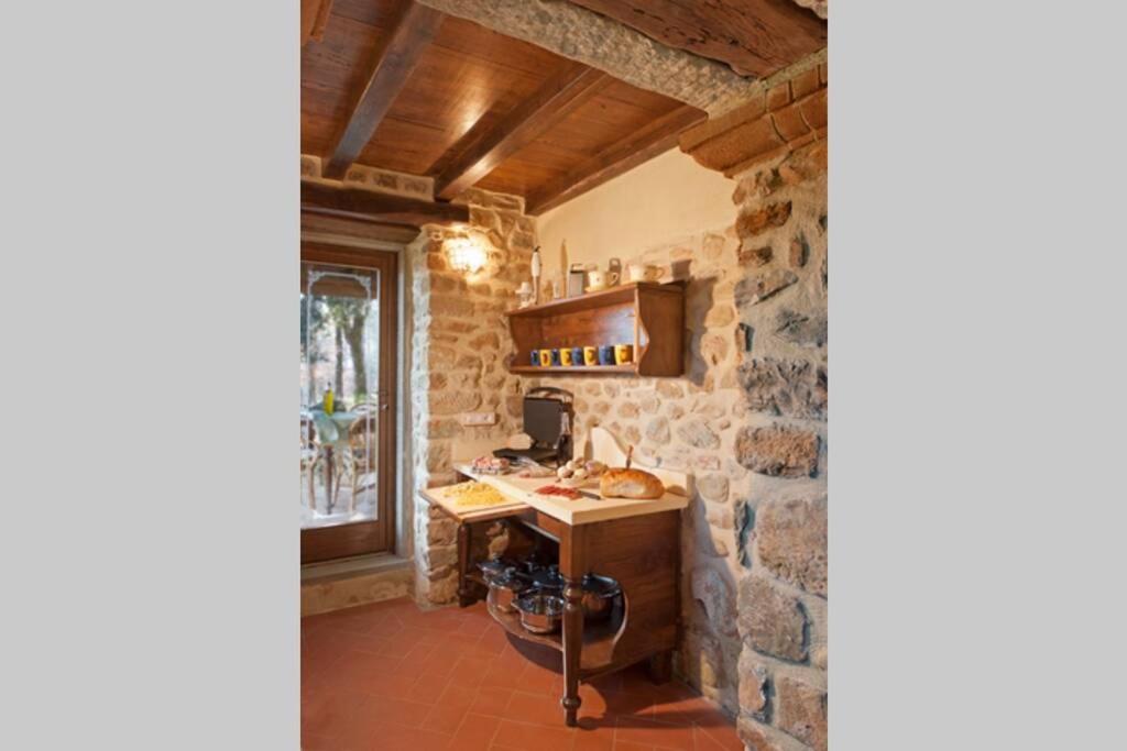 פופי Villa Liz Tuscany, Private Pool, Hot Tub, Property Fenced, Pets Allowed מראה חיצוני תמונה